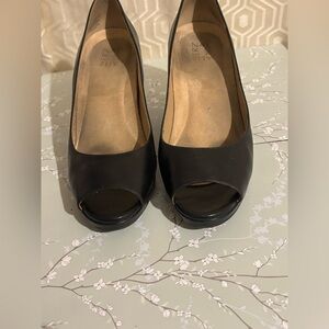 Naturalizer (Olivia) leather Black Peep-Toe wedge heels